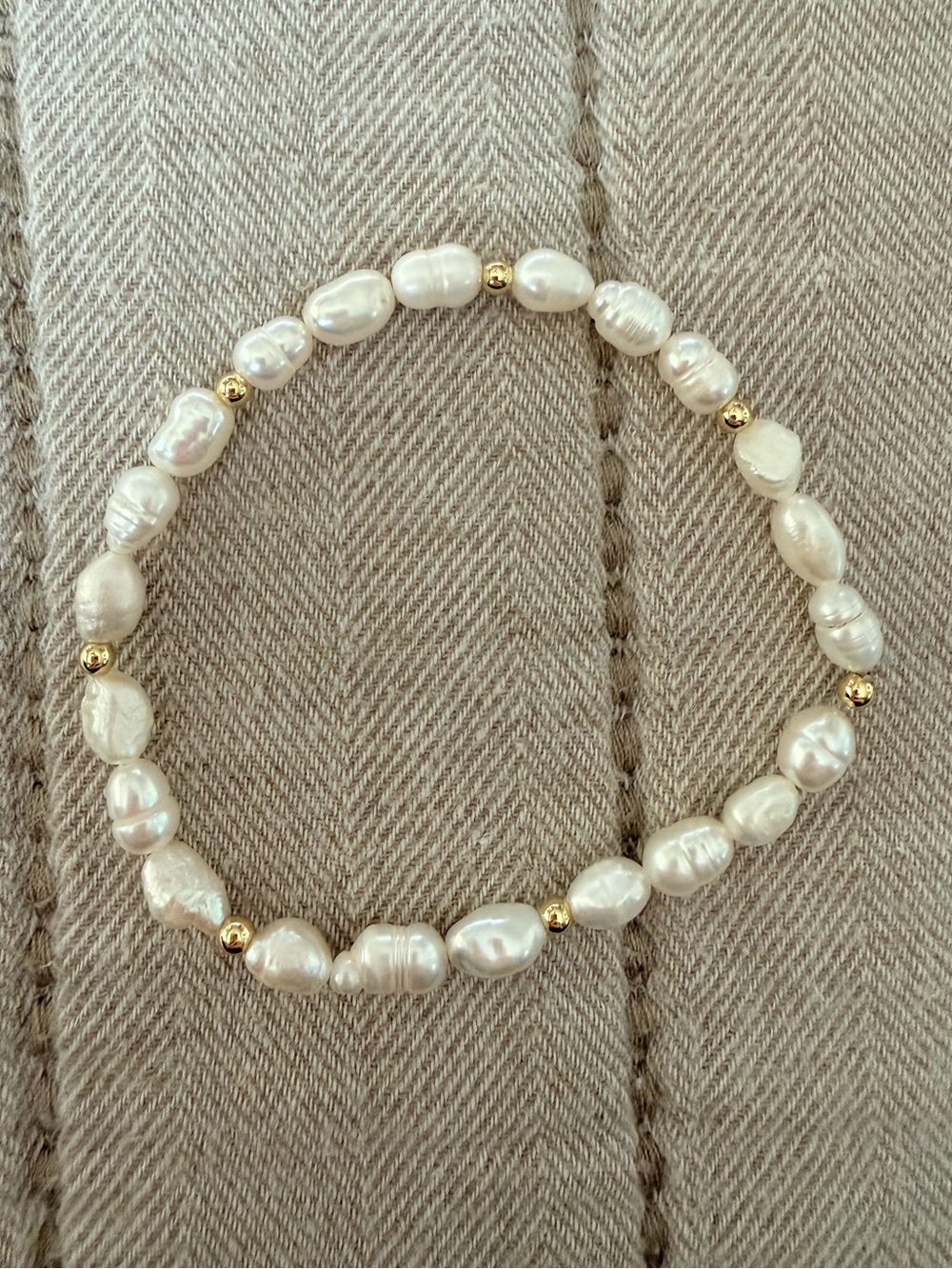 Freshwater Pearl Stretch Bracelet with Gold Beads - White